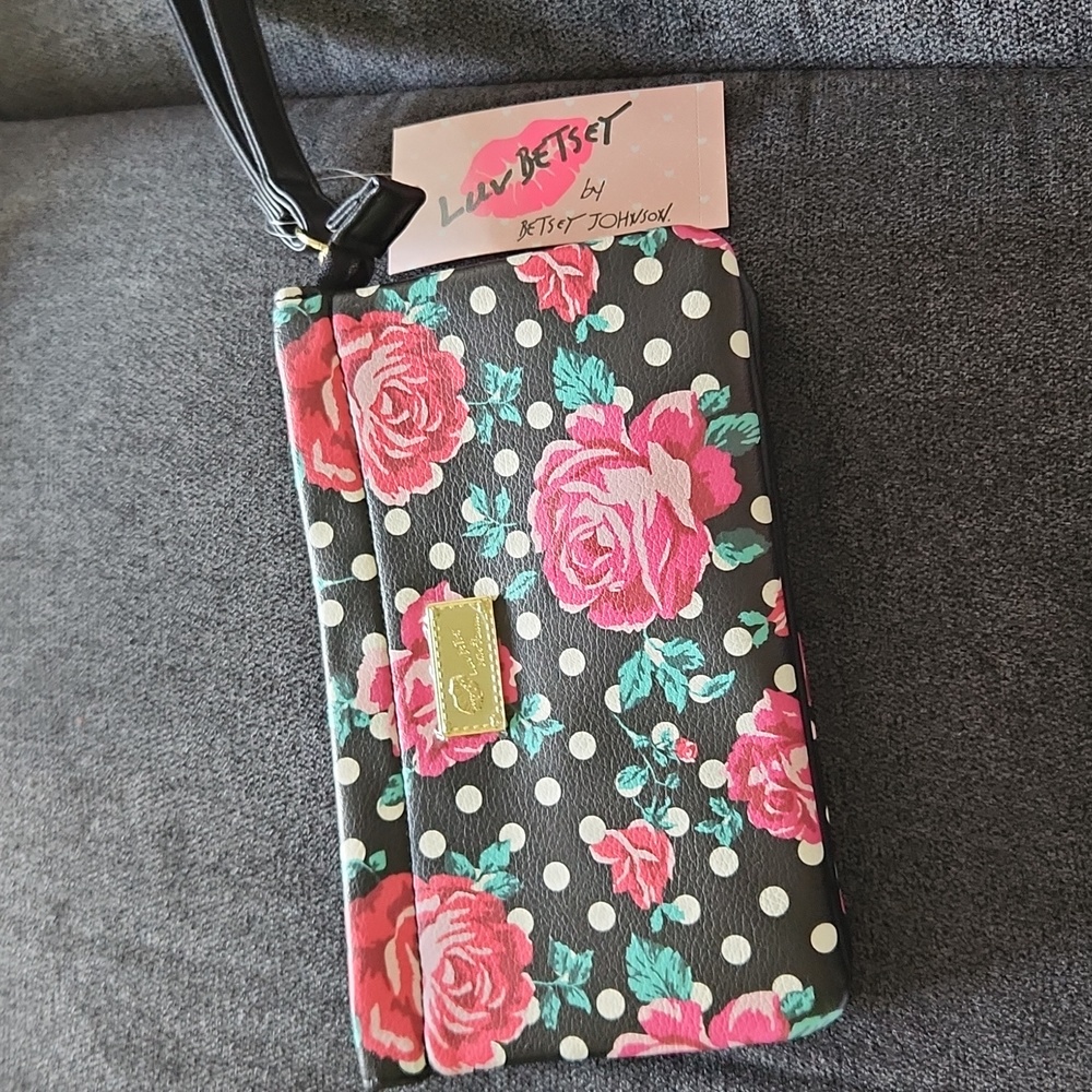 COPY - Nwt Betsey Johnson wristlet